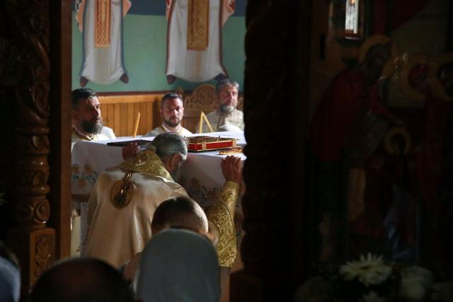 Credincioșii din Grințieș au, începând de astăzi, o nouă biserică
