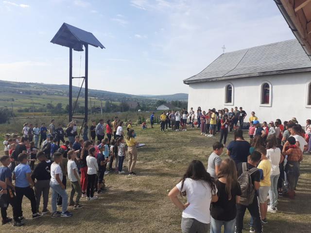 Tabăra din pridvorul satului, în Parohia „Adormirea Maicii Domnului” – Schitu Duca