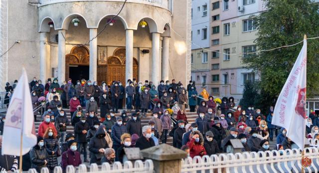 Liturghie arhierească la Biserica „Sfântul Dumitru” - Narcisa din Bacău