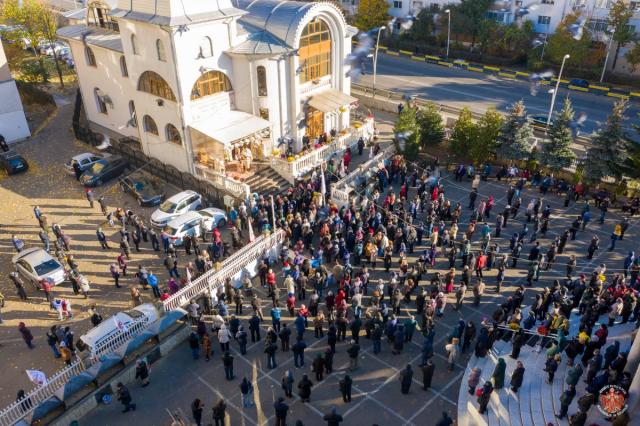 Liturghie arhierească la Biserica „Sfântul Dumitru” - Narcisa din Bacău