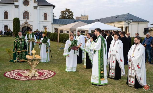 Catedrala Arhiepiscopală din Roman și-a serbat hramul