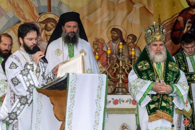 Catedrala Arhiepiscopală din Roman și-a serbat hramul