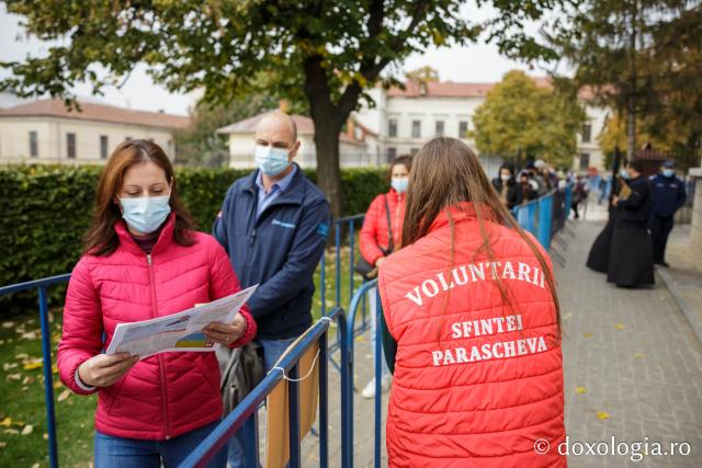 Închinătorii Sfintei Cuvioase Parascheva au primit „Ghidul pentru pelerini”