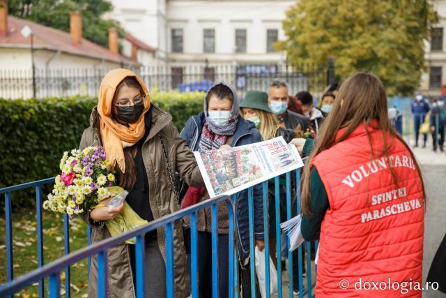 Închinătorii Sfintei Cuvioase Parascheva au primit „Ghidul pentru pelerini”