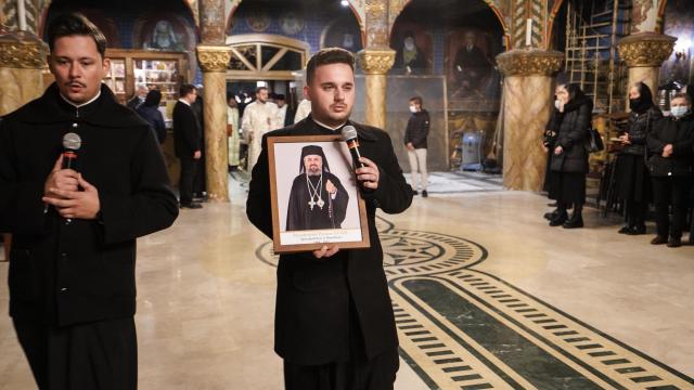 Priveghi pentru Preasfinţitul Gurie în Catedrala episcopală din Deva