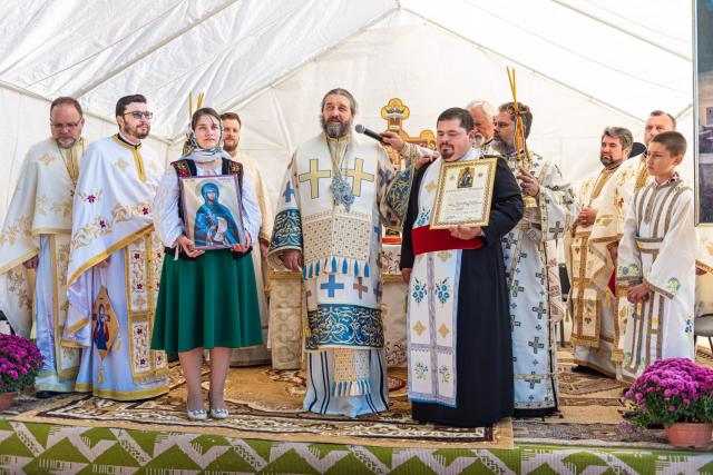 Liturghie săvârșită de arhiereu și sfințire de casă parohială, la Mogoșești Siret