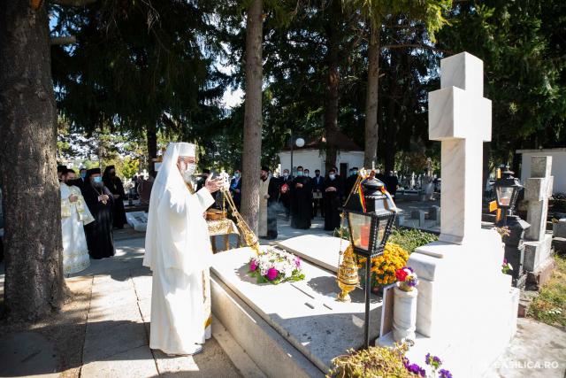 Patriarhul s-a rugat la mormântul Părintelui Dumitru Stăniloae
