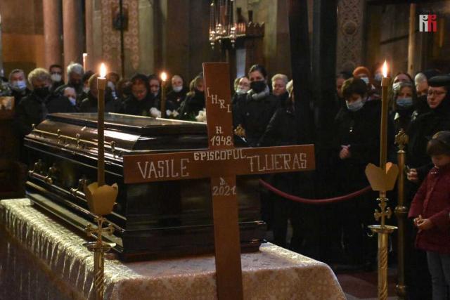 Trupul PS Vasile a fost depus în Catedrala Mitropolitană din Cluj-Napoca. Credincioșii își iau rămas bun