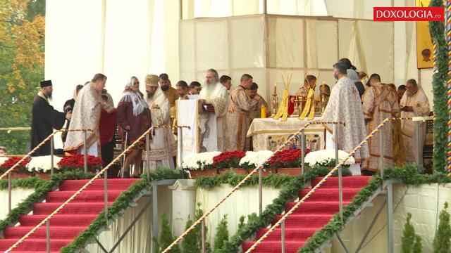 (Video) Patru familii au primit „Crucea Moldavă”, în contextul Anului omagial al pastoraţiei românilor din afara României