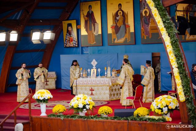 (Foto) Slujba de priveghere în cinstea Sfântului Ioan Iacob de la Neamţ, la Catedrala Patriarhală din Bucureşti