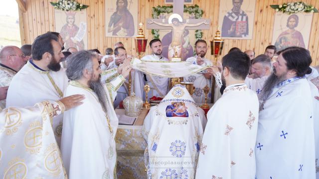 Liturghie arhierească și instalarea maicii starețe la Schitul „Maica Domnului Grabnic Ascultătoare” din Vicovu de Jos, cu prilejul hramului