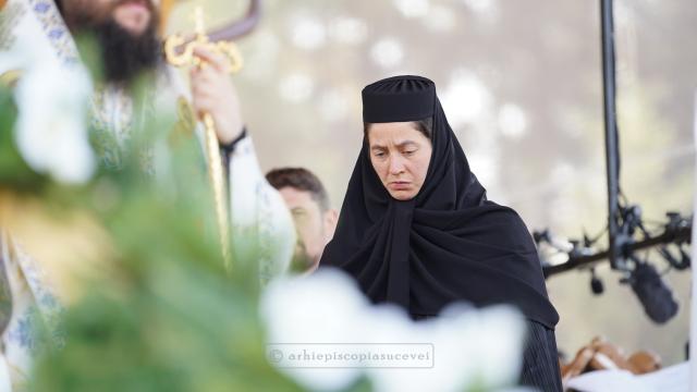 Liturghie arhierească și instalarea maicii starețe la Schitul „Maica Domnului Grabnic Ascultătoare” din Vicovu de Jos, cu prilejul hramului