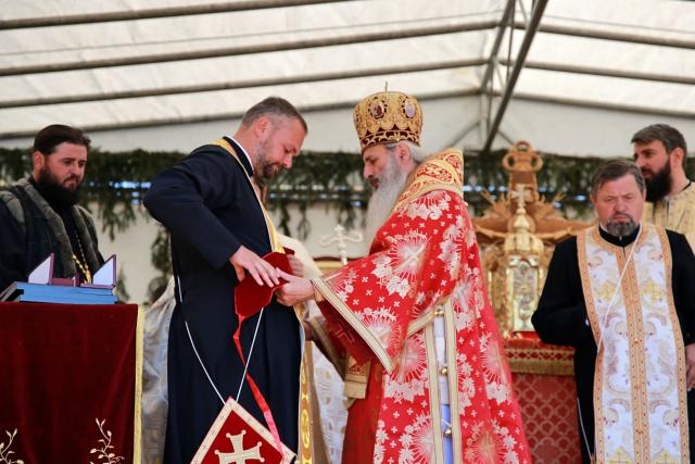 Biserica Parohiei Bocnița a fost târnosită de IPS Părinte Mitropolit Teofan