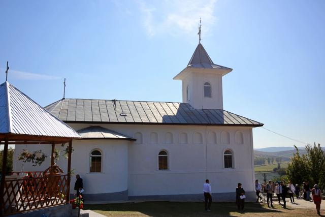 Biserica Parohiei Bocnița a fost târnosită de IPS Părinte Mitropolit Teofan