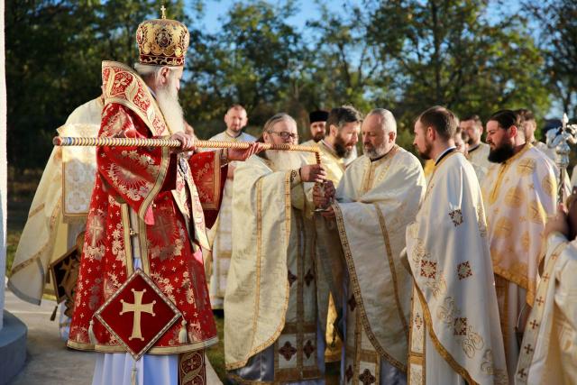 Biserica Parohiei Bocnița a fost târnosită de IPS Părinte Mitropolit Teofan