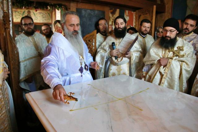 Biserica Parohiei Bocnița a fost târnosită de IPS Părinte Mitropolit Teofan