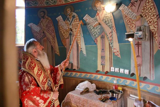 Biserica Parohiei Bocnița a fost târnosită de IPS Părinte Mitropolit Teofan