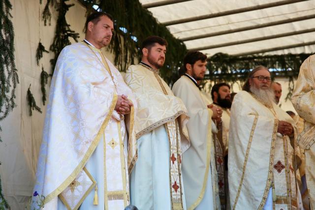 Biserica Parohiei Bocnița a fost târnosită de IPS Părinte Mitropolit Teofan