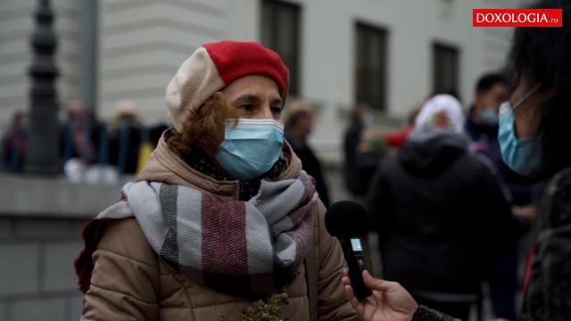 (Video) Să ne ajute Maica Parascheva să scăpăm de acest virus care ia pe cei dragi de lângă noi!