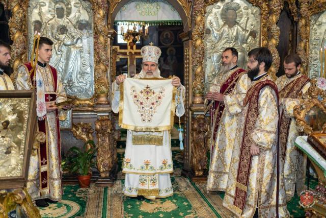 Liturghie arhierească de Sfinții Arhangheli, la Catedrala arhiepiscopală din Roman