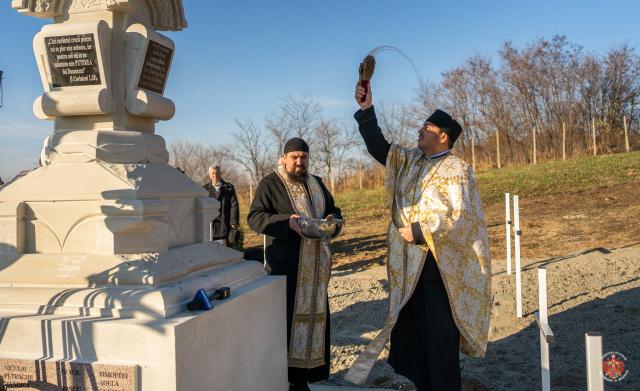 Monument dedicat eroilor în filia Gioseni a Parohiei Chetriş