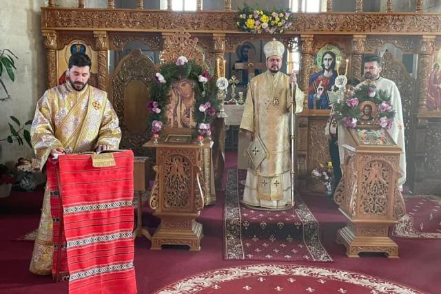 PS Veniamin a slujit la hramul Parohiei Manta