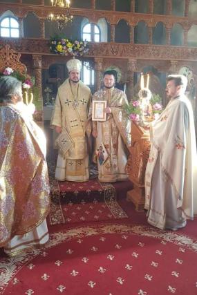 PS Veniamin a slujit la hramul Parohiei Manta
