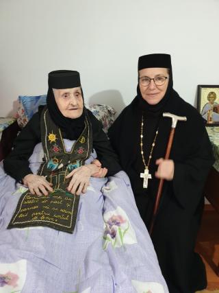 Aniversare la Mănăstirea Văratec: Schimonahia Emanuela Rusu a împlinit 100 de ani