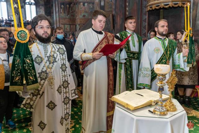 Liturghie arhierească la Catedrala Arhiepiscopală din Roman