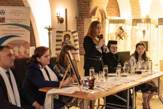 Expoziţie cu vânzare „Nestemate ale satului românesc: ia şi icoana“, la Muzeul Mitropolitan din Iaşi