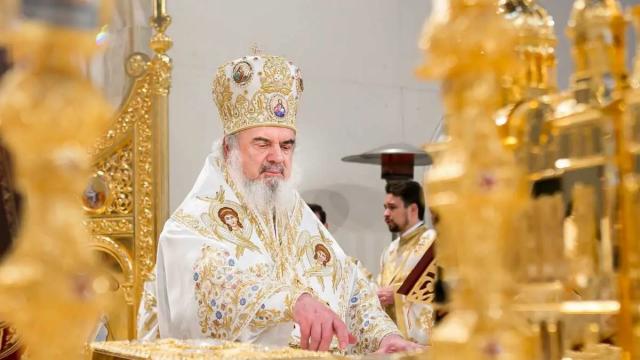 PF Daniel: Sfântul Andrei iubește poporul român și ajută românii de pretutindeni să păstreze credința primită de la el