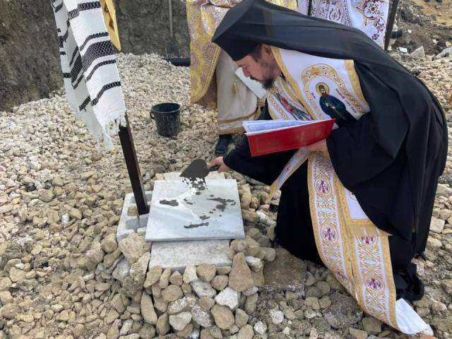 PS Veniamin a pus piatra de temelie pentru biserica din satul Feștelița