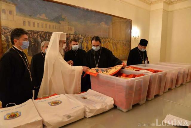 La finalul Anului omagial 2021, Patriarhul a oferit antimise noi pentru toate altarele românești din afara țării