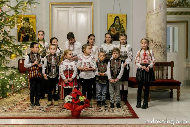(Foto) Parohia Șerbești – Colindători la Reședința Mitropolitană 2021