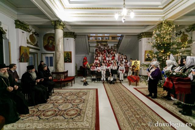 (Foto) Parohia Feredeni – Colindători la Reședința Mitropolitană 2021