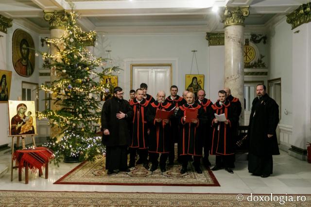 (Foto) Parohia „Sfântul Haralambie” Târgu Neamț – Colindători la Reședința Mitropolitană 2021