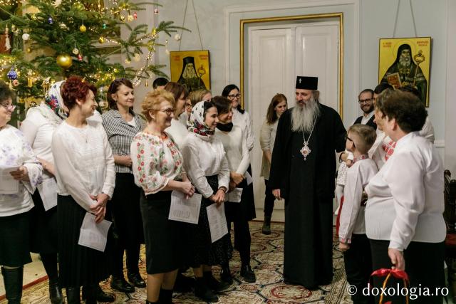 (Foto) Spitalul Clinic „Dr. C. I. Parhon” din Iași – Colindători la Reședința Mitropolitană 2021