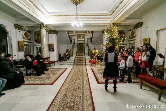 (Foto) Parohia Boroșoaia – Colindători la Reședința Mitropolitană 2021