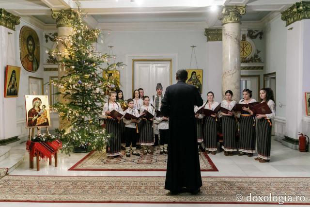 (Foto) Parohia Bâcu – Colindători la Reședința Mitropolitană 2021