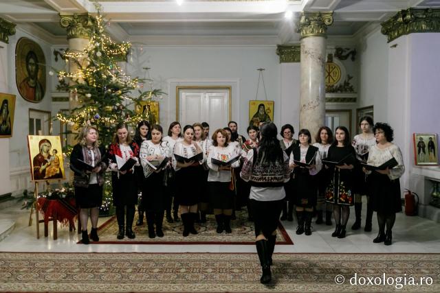 (Foto) Corul Profesorilor de Religie din Iași – Colindători la Reședința Mitropolitană 2021