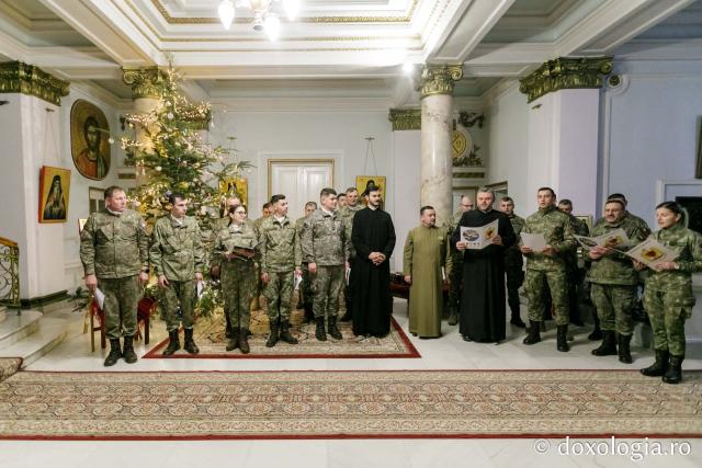 (Foto) Batalionul 151 Infanterie „Războieni” și Batalionul 335 Artilerie „Alexandru cel Bun”  – Colindători la Reședința Mitropolitană 2021