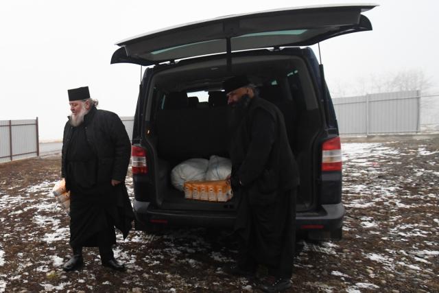 Daruri pentru membrii Casei „Sfântul Stelian” din satul Ion Neculce
