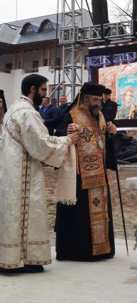 Hram la Mănăstirea Coșula: „Nu este timp, nu este loc în care lumina Lui Dumnezeu să nu poată pătrundă”