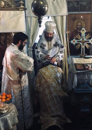 Slujbă arhierească și hirotonie întru preot la Biserica „Sfinții Voievozi” din Răuseni