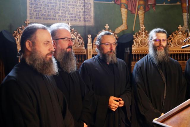 PS Nichifor Botoșăneanul s-a rugat pentru sufletele părinților Cleopa, Paisie și Ioanichie