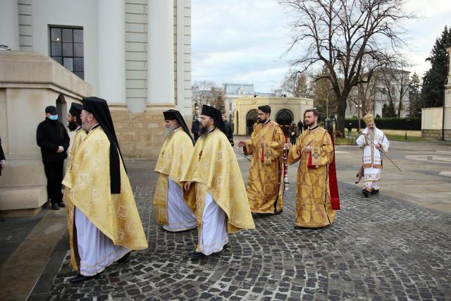 Mitropolitul Moldovei și Bucovinei, la slujba din prima zi de Crăciun: „În această perioadă să fie mai mult cer decât pământ în mintea și inima noastră”