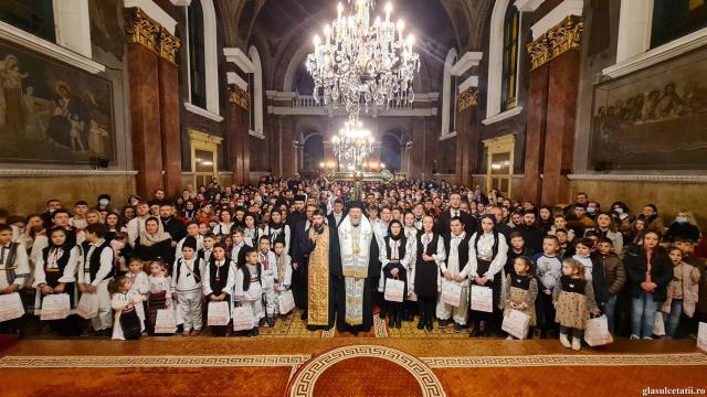 Arad: Câștigătorii Concursului „Colindăm, Doamne, colind” au fost premiați