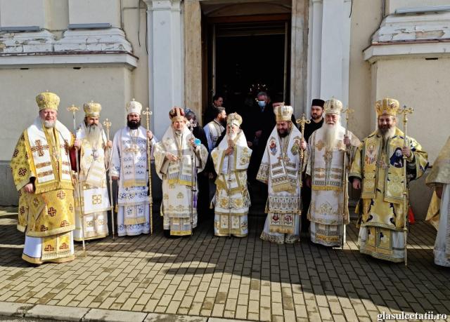 Sărbătoare în Cetate! Nouă ierarhi ai BOR au slujit la Catedrala Veche, la deschiderea manifestărilor Bicentenarului Teologiei arădene