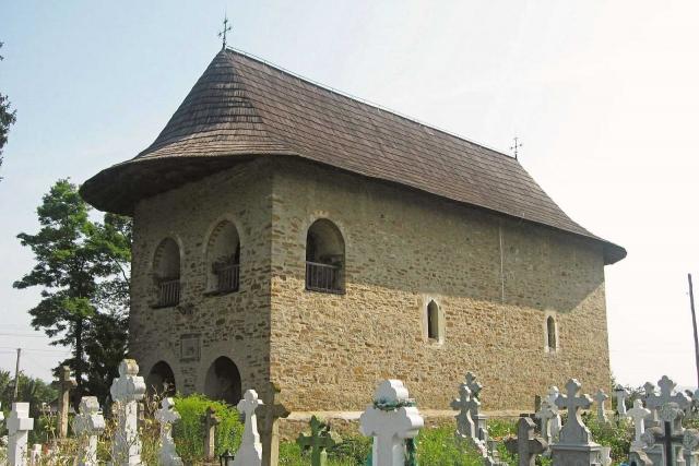 La 500 de ani de la sfințire, o biserică de lângă Suceava devine mănăstire