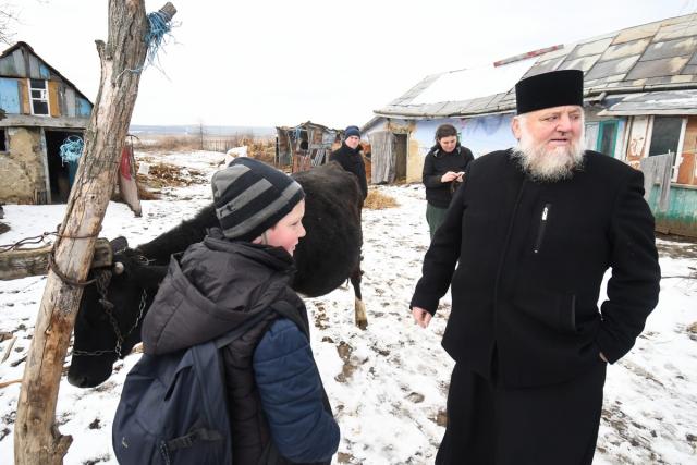 Sprijin din partea Mănăstirii Hadâmbu pentru o familie din satul Fântânele